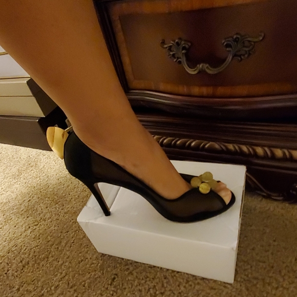 Pumps - Picture 4 of 4